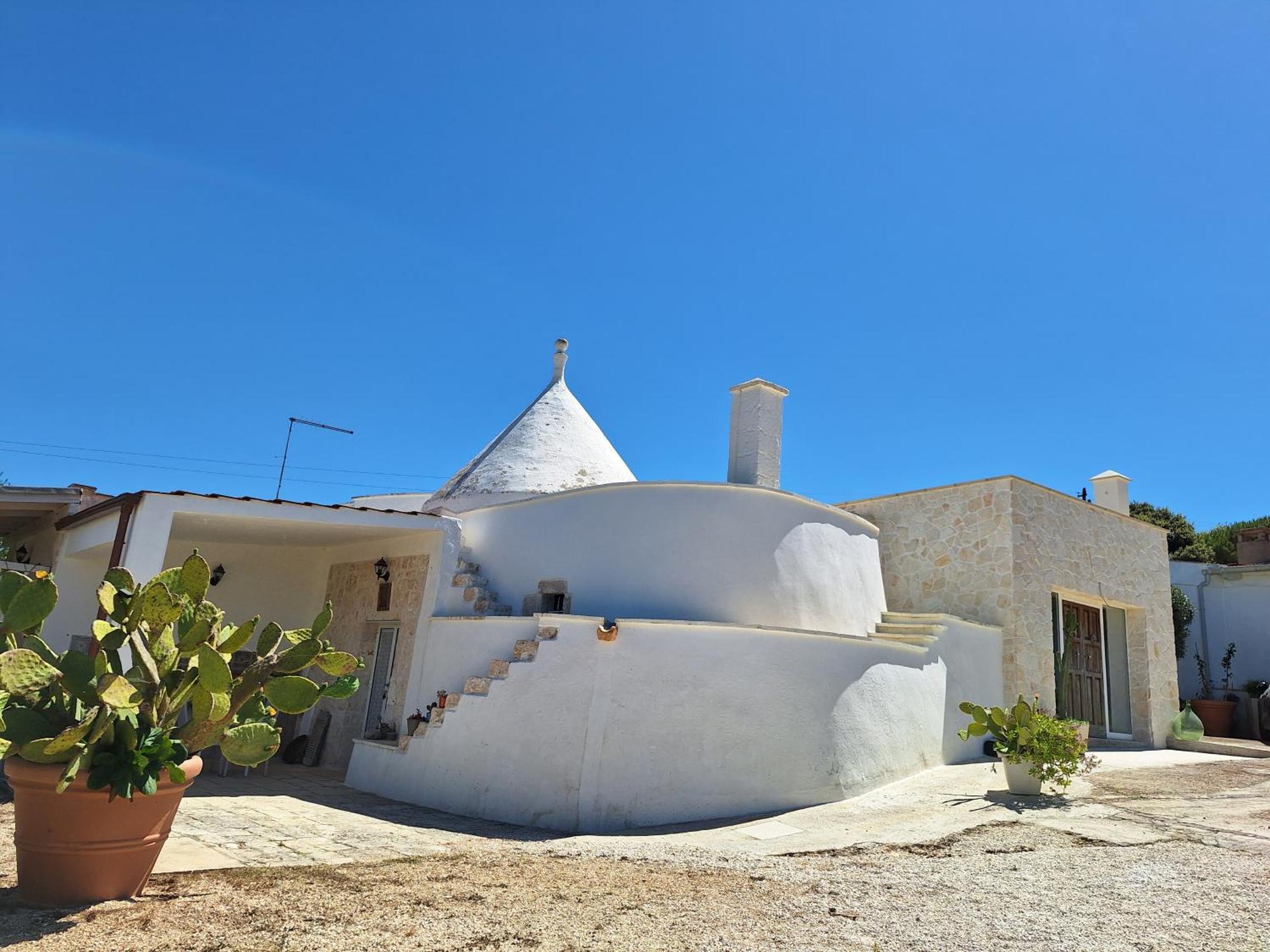 Holiday Home Trullo Antico Ostuni Esterno foto